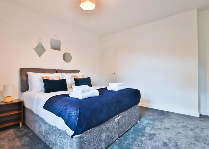 3 Bedroom Home By Littlepiggyrentals Short Lets & Serviced Accommodation With Wifi & Free Parking