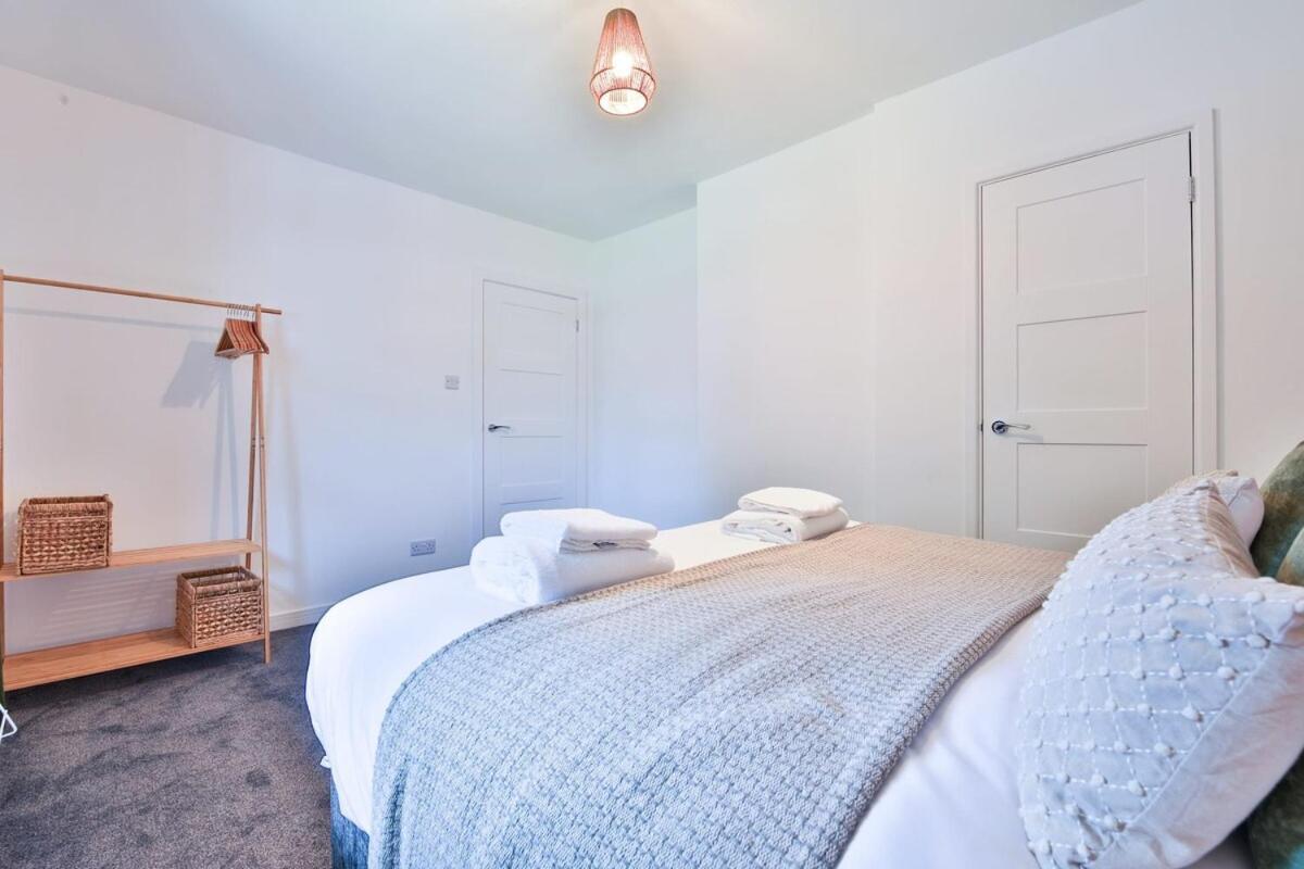 3 Bedroom By Littlepiggyrentals Short Lets & Serviced With Wifi & Free Parking Dom wakacyjny *