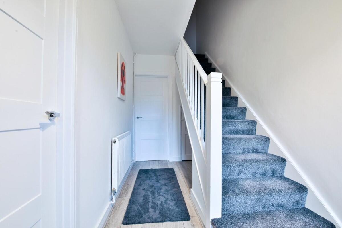 3 Bedroom By Littlepiggyrentals Short Lets & Serviced With Wifi & Free Parking * Bristol