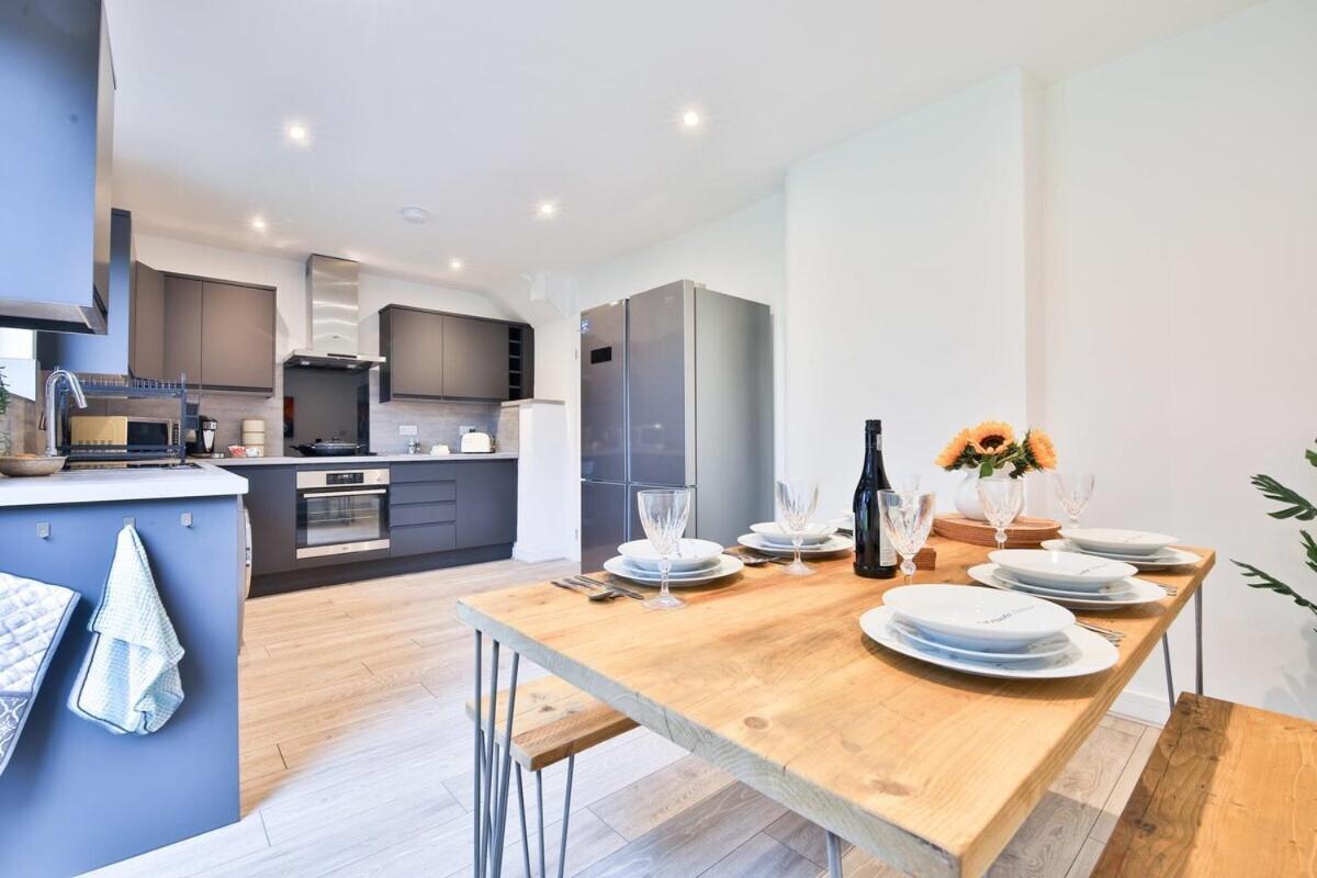 3 Bedroom By Littlepiggyrentals Short Lets & Serviced With Wifi & Free Parking Dom wakacyjny