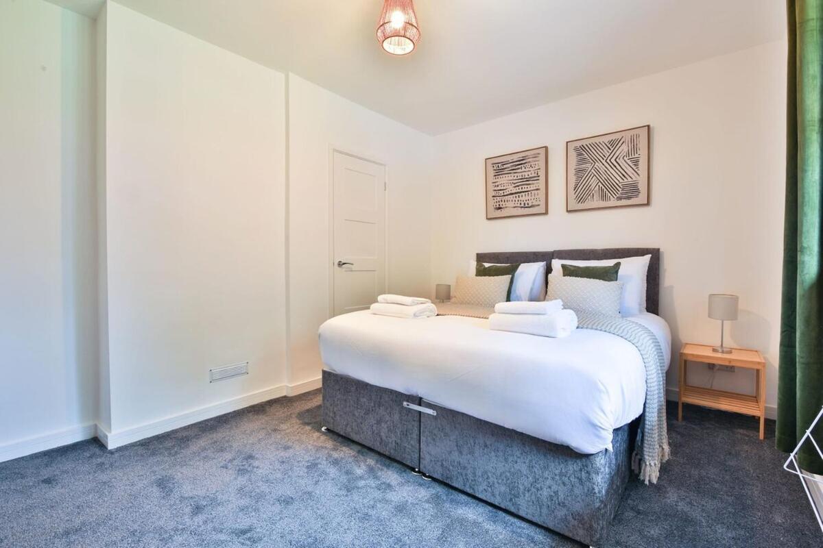 3 Bedroom By Littlepiggyrentals Short Lets & Serviced With Wifi & Free Parking * Bristol