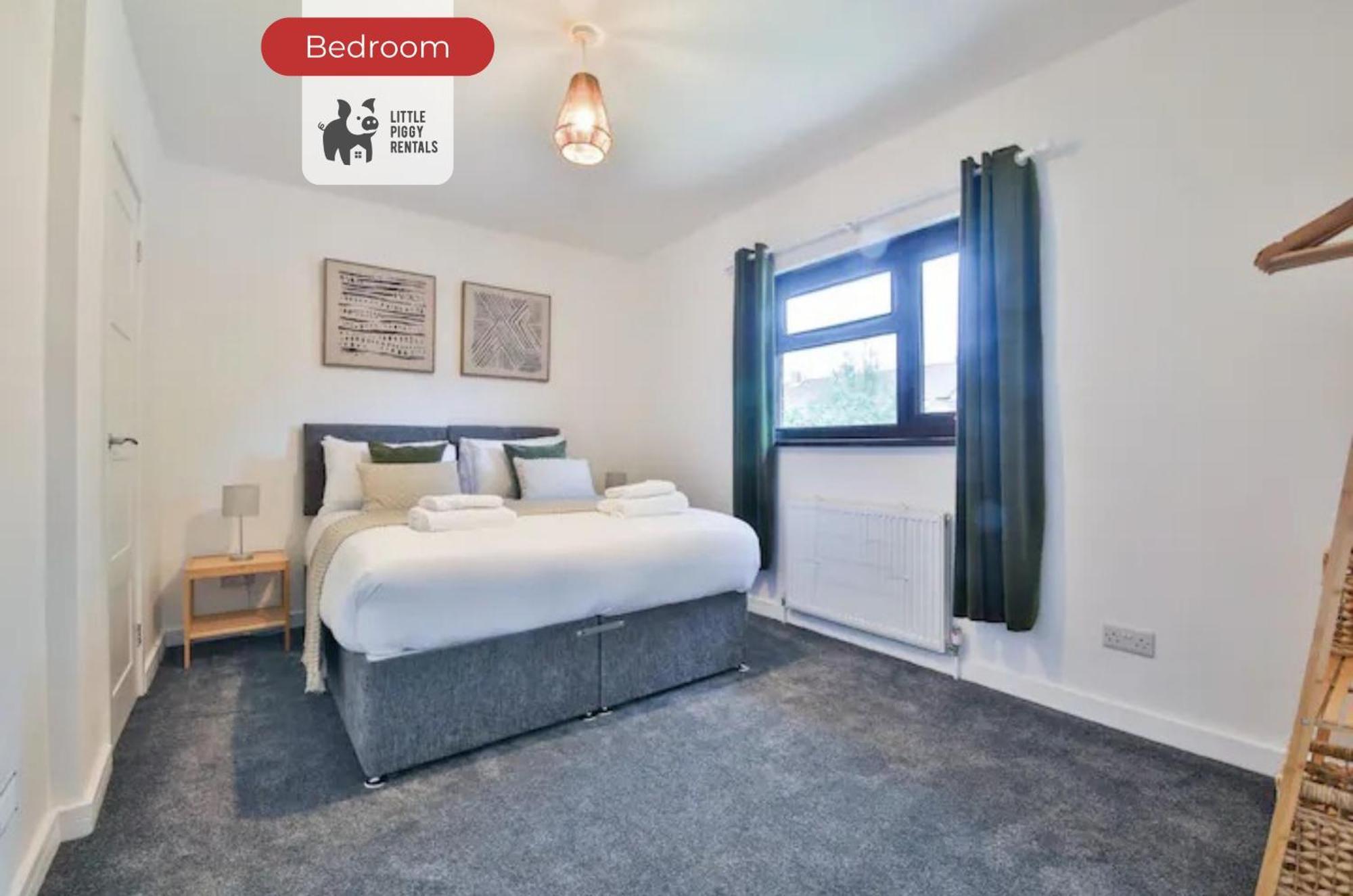 3 Bedroom By Littlepiggyrentals Short Lets & Serviced With Wifi & Free Parking