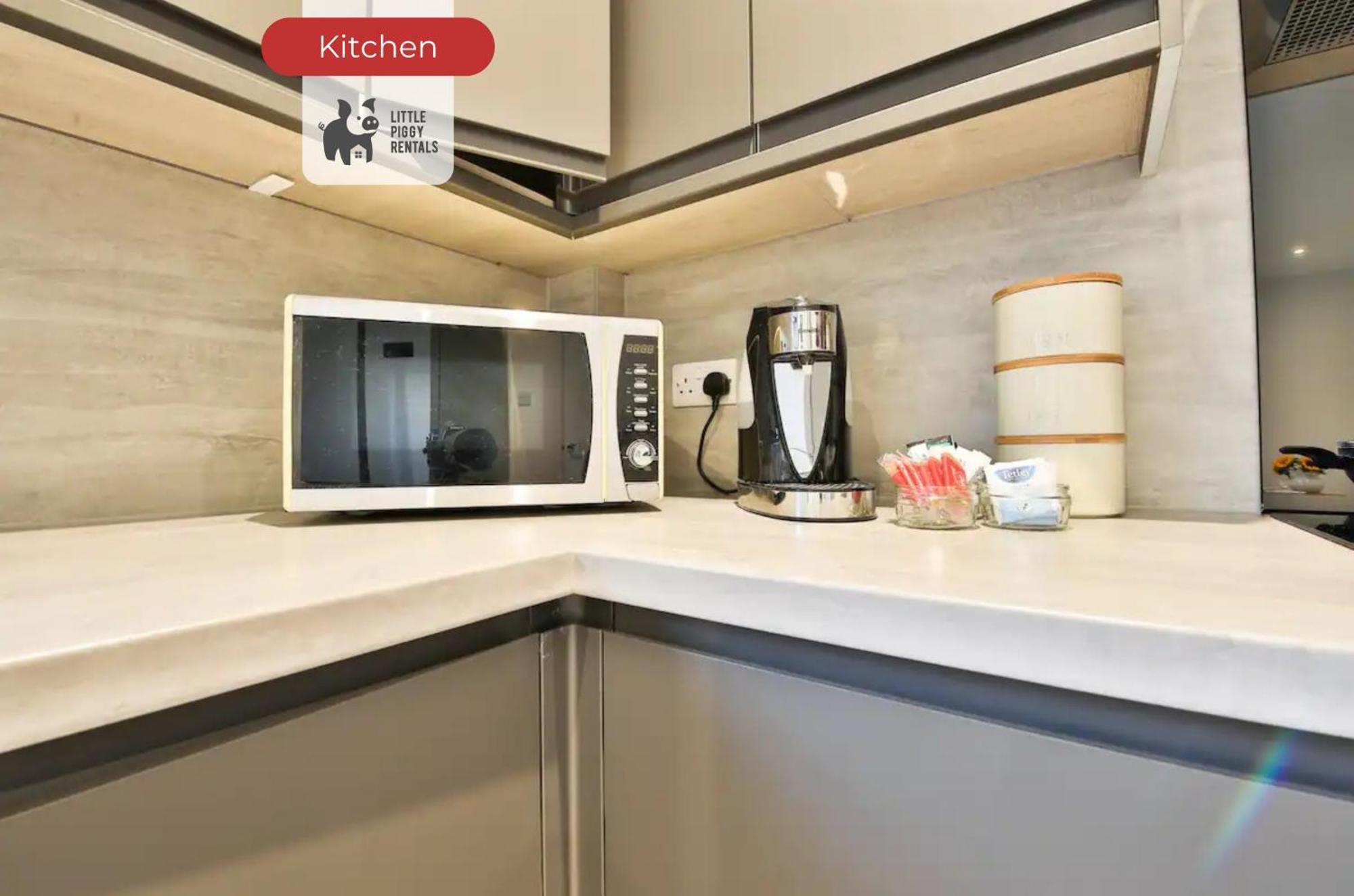 3 Bedroom By Littlepiggyrentals Short Lets & Serviced With Wifi & Free Parking * Bristol