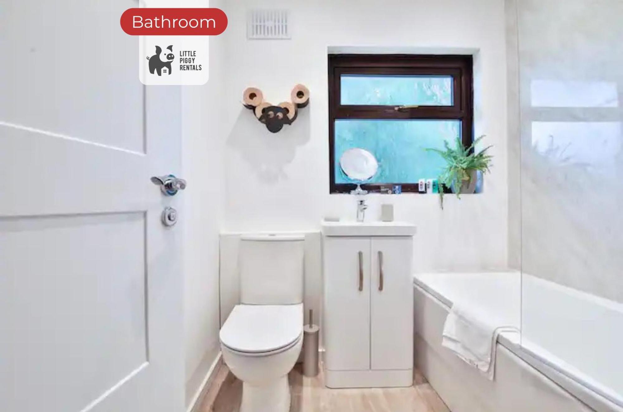 3 Bedroom By Littlepiggyrentals Short Lets & Serviced With Wifi & Free Parking